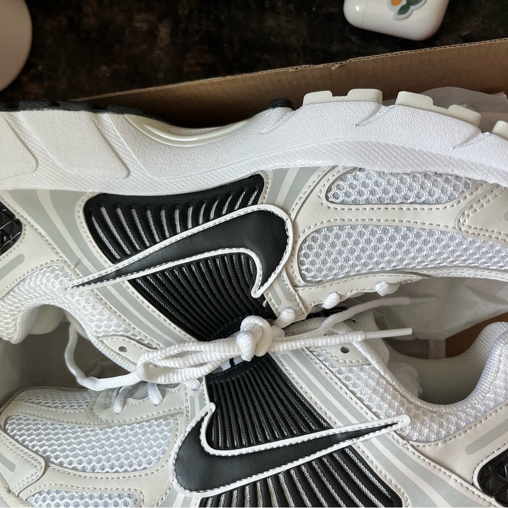 Nike Zoom Vomero 5 in White and Black
